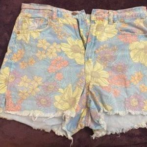 American Eagle Floral Jean Shorts Size 6